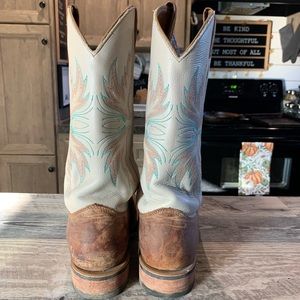 Women’s Justin Cowgirl Boots